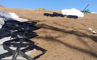 In the steep pitched roof area up to 35°, the Georaster® elements create the required stable combination for anchoring the substrate and vegetation. Georaster® elements and substrate on a pitched green roof